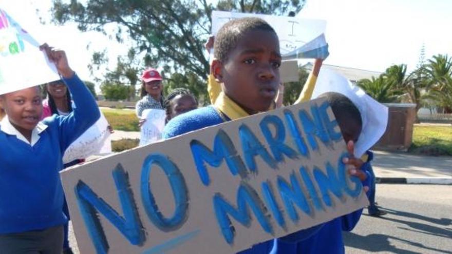 La sociedad namibia recoge firmas contra la minería submarina de fosfato