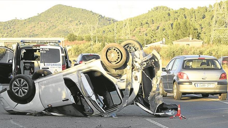 Siete heridos en un espectacular accidente en la CV-10 en Borriol