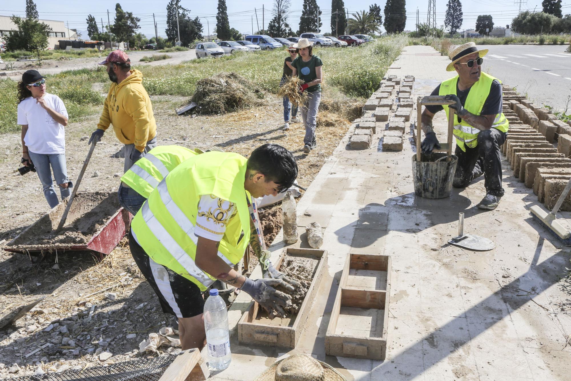 Los vecinos rehabilitan el barrio del Cementerio