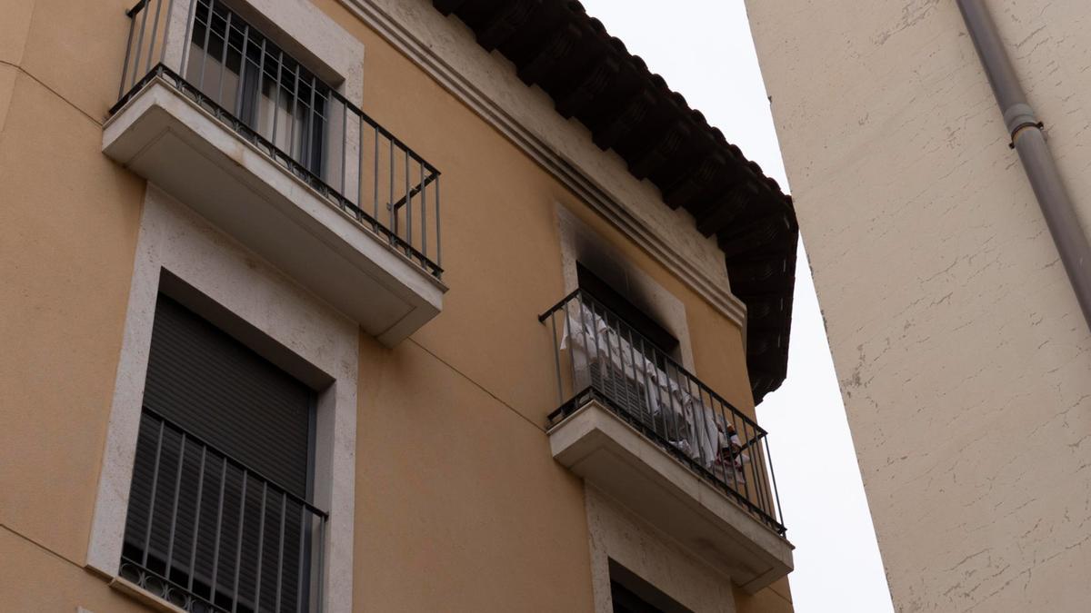 Edificio en el que se han desatado las llamas.