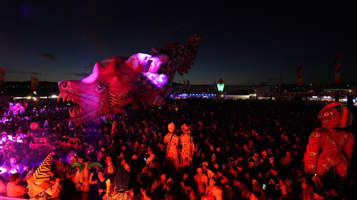 FOTOS | Elrow Mallorca XXL Winamax congrega a miles de personas en Son Fusteret