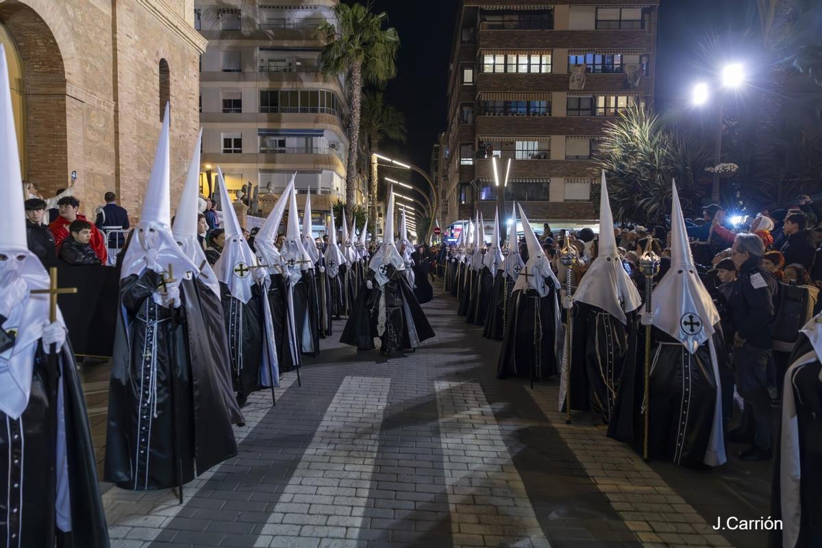Aquí están las imágenes de la procesión de Lunes Santo de Torrevieja 2026 con sus seis cofradías Aquí están las imágenes de la procesión de Lunes Santo de Torrevieja 2026 con sus seis cofradías