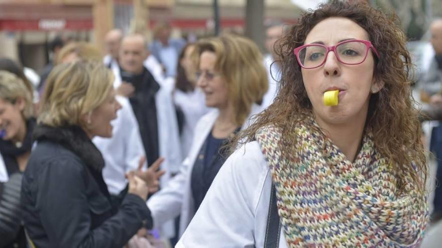 Solo 136 de 2.724 médicos murcianos secundan la huelga en los hospitales