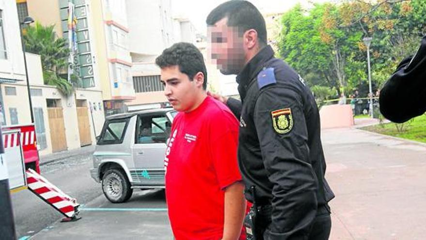 Juicio a un joven por asesinar a una mujer al incendiar un piso