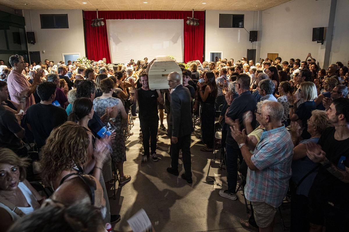 L'últim adeu de Sant Martí de Torroella a Pau Simon, el miner mort a Súria
