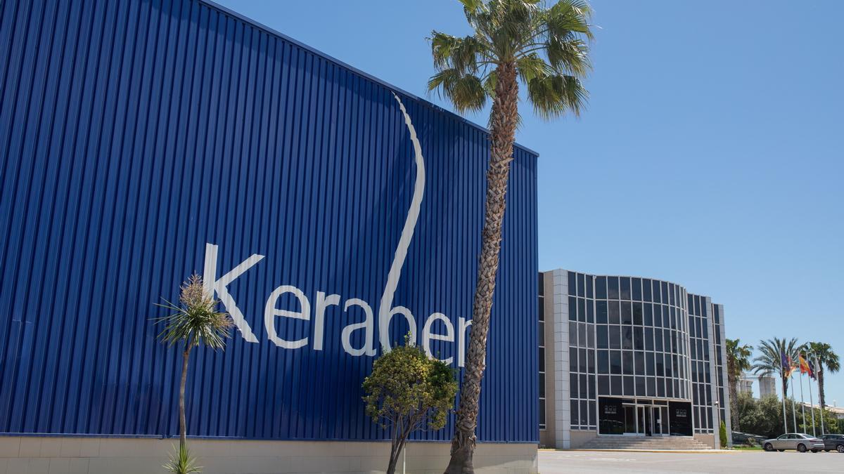 Exterior de Keraben, la principal industria del grupo Victoria PLC en Castellón.