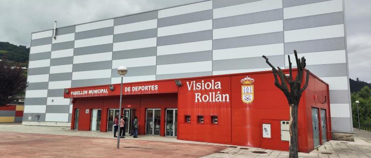 El polideportivo Visiola Rollán de Mieres, donde se desarrolla uno de los proyectos de fondos mineros firmados ya y correspondientes al plan del Carbón 2013-2018. | A. Velasco