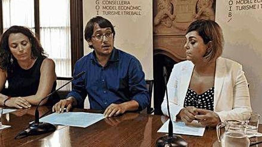 Virginia Abraham, Iago Negueruela y Yolanda Robledo, ayer durante la rueda de prensa.