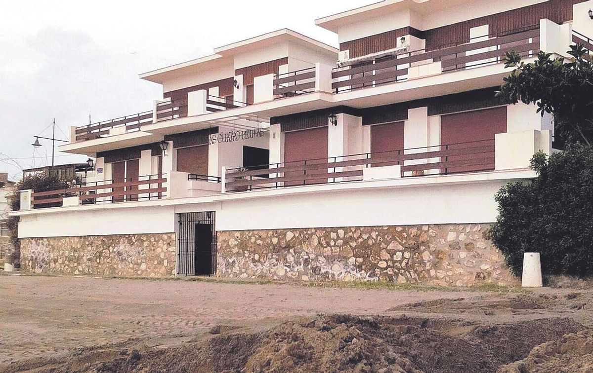 La residencia 'Las cuatro plumas', en Playa del Hornillo, Águilas