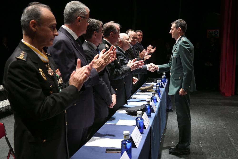 El acto institucional, en el Teatro Rosalía de Castro, ha sido presidido por el Delegado del Gobierno en Galicia.
