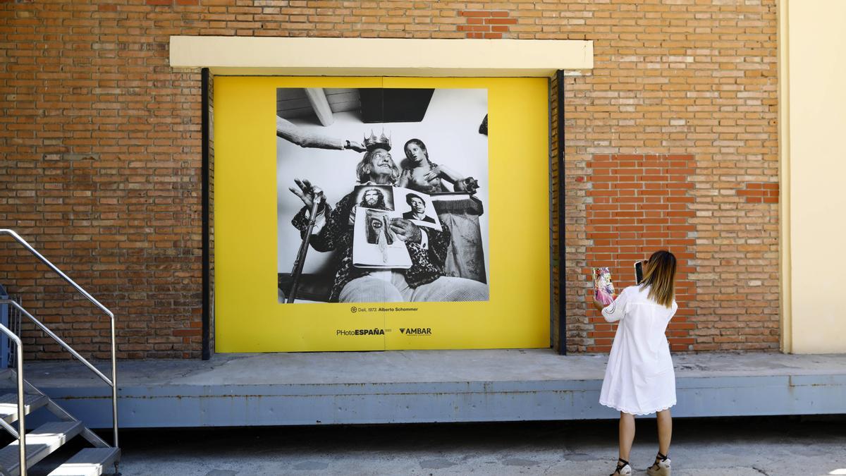 Una de las muestras que ofrece otra de las exposiciones de Photo España: 'Gigantes, espacios, memoria y tiempo', localizada en la fábrica de cerveza de La Zaragozana.