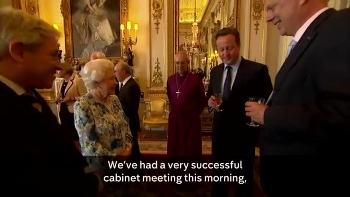 Les paraules de Cameron sobre països corruptes, davant la reina Isabel a micro obert.