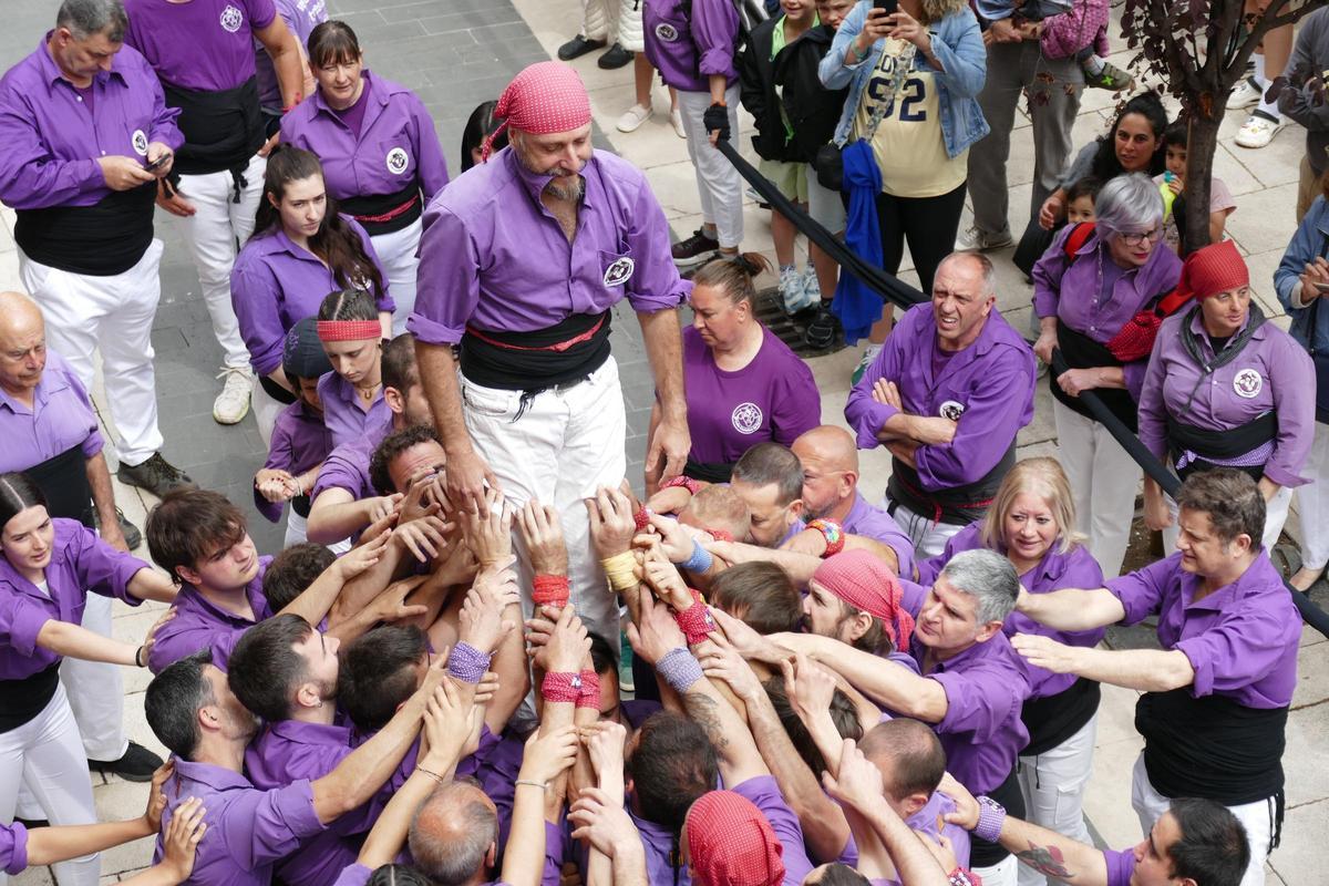EN IMATGES | Figueres viu un dels moments més esperats de les Fires i Festes de la Santa Creu: el pilar caminant