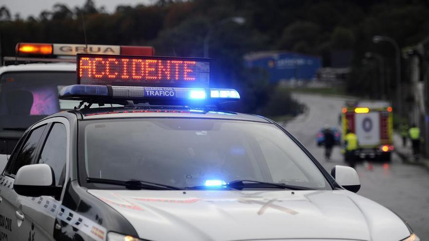 Una mujer y dos menores, uno de ellos un bebé, heridos al volcar un coche en Tui