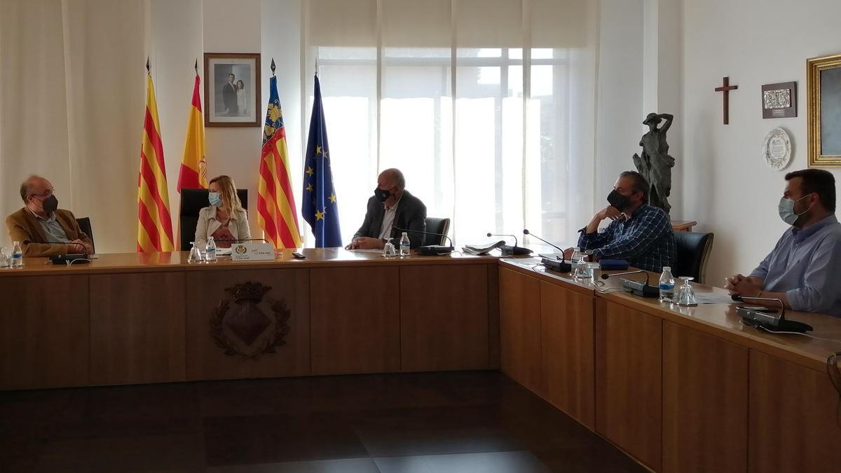 La reunión en Vila-real para coordinar el protocolo sanitario con vistas al desplazamiento del Villarreal CF a Polonia ha sido este miércoles.