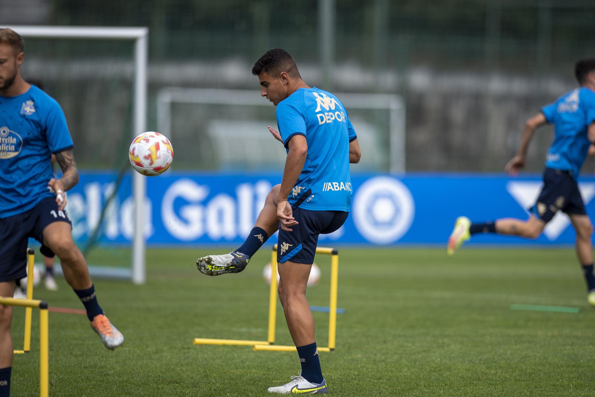 Kuki Zalazar ya se entrena con sus nuevos compañeros del Deportivo