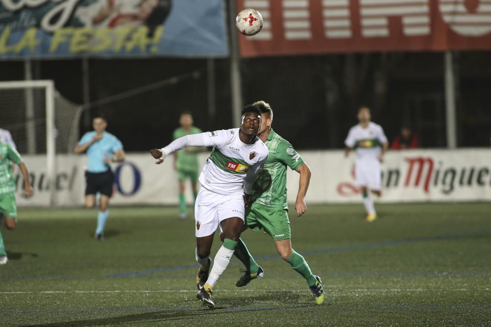 El Elche vence por la mínima en casa del Cornellà