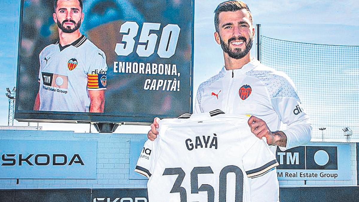 Gayà celebró sus 350 partidos con el Valencia CF.