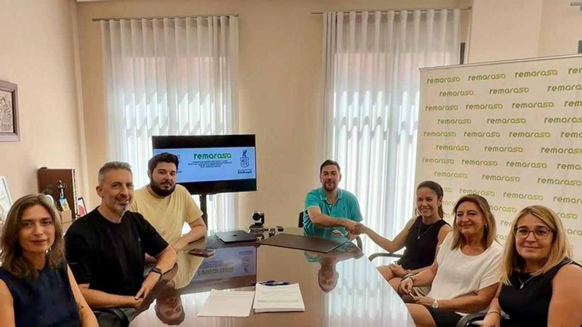 Firma del convenio laboral de la empresa pública de Rafelbunyol.