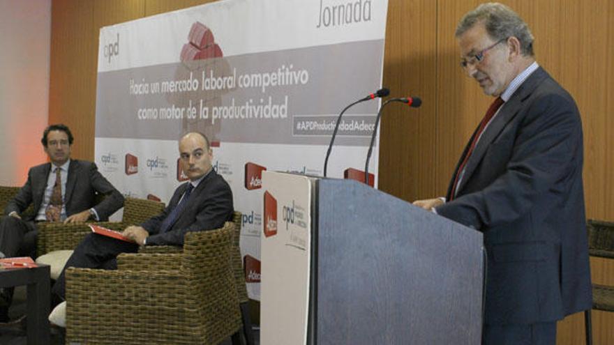 El secretario de Empleo de la Junta, Antonio González, abre la jornada en el hotel Silken Puerta Málaga.