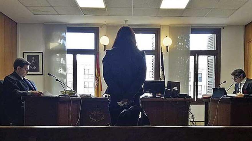 La mujer condenada, durante el juicio celebrado en noviembre pasado en Palma.