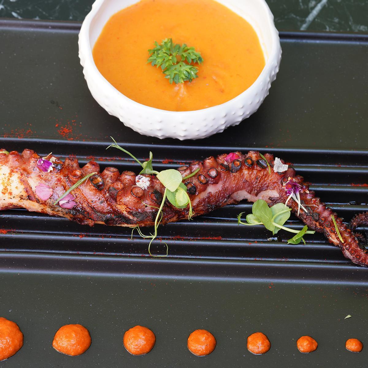 Cocina mediterránea con toques de autor.
