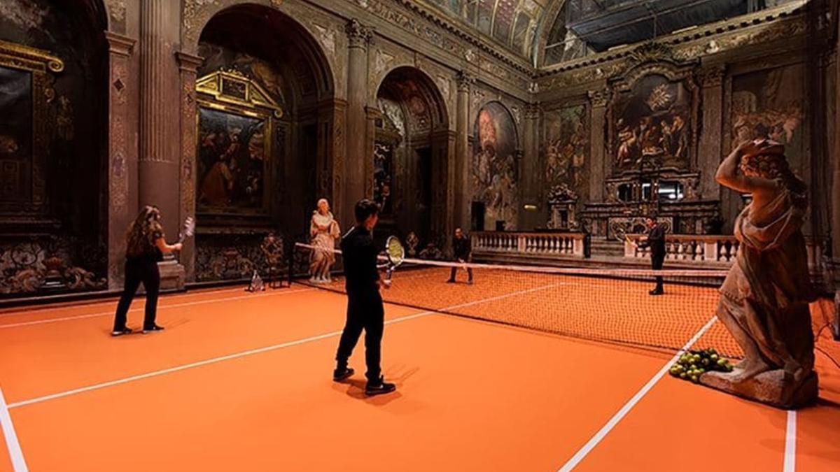 La pista en el interior del santuario.