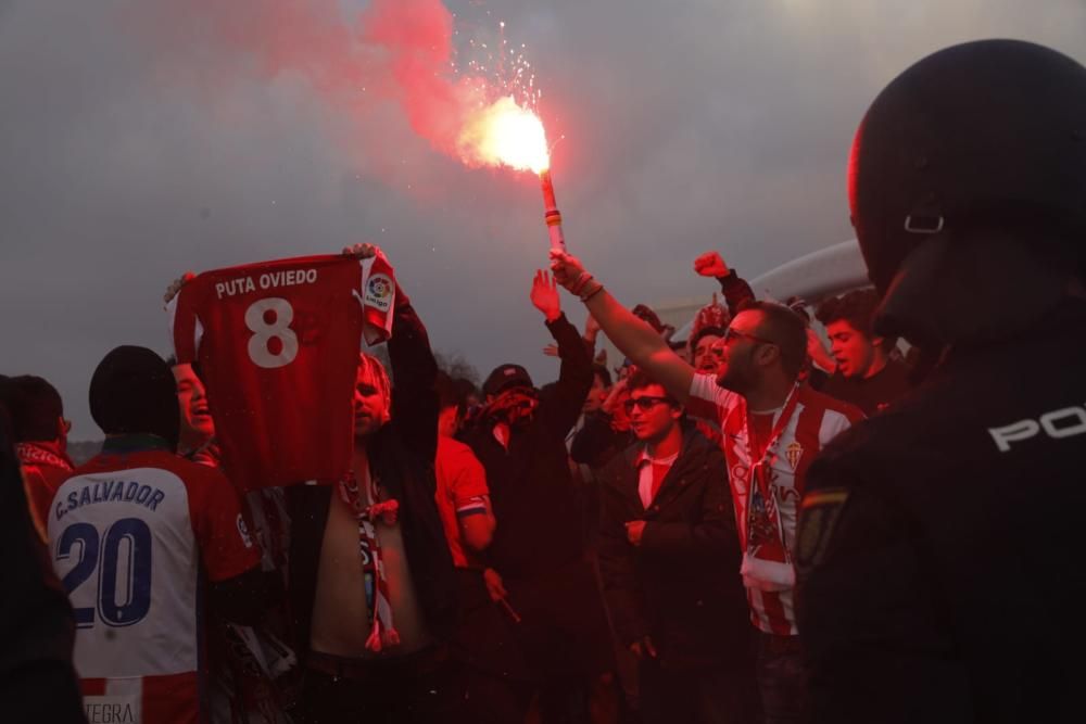 El partidazo de Asturias: La afición abarrota los alrededores de El Molinón