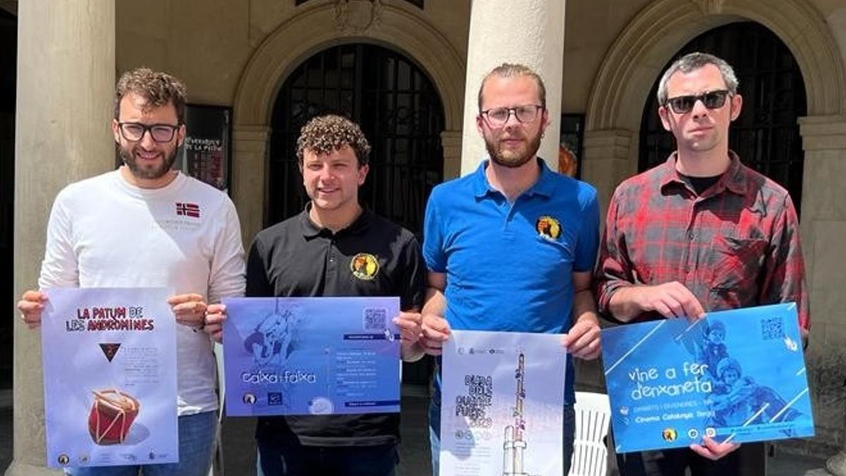 D’esquerra a dreta: Jordi Serra, secretari dels Castellers de Berga; Bernat Girabal, president; Marc Rovira, cap de colla; Andreu Comas, regidor de Festes de Berga