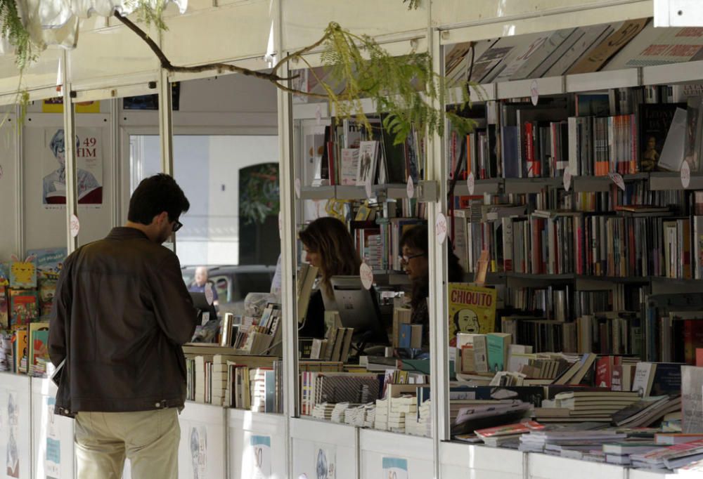 La fiesta de las letras de la ciudad, la Feria del Libro de Málaga que se ha desarrollado los últimos días en la plaza de la Merced concluye con los mejores datos de los últimos años