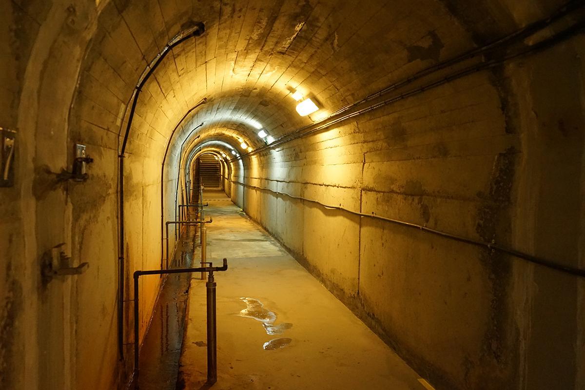Interior de la presa del Aguijón, en las aguas del río Alcarrache, en el término municipal de Barcarrota.