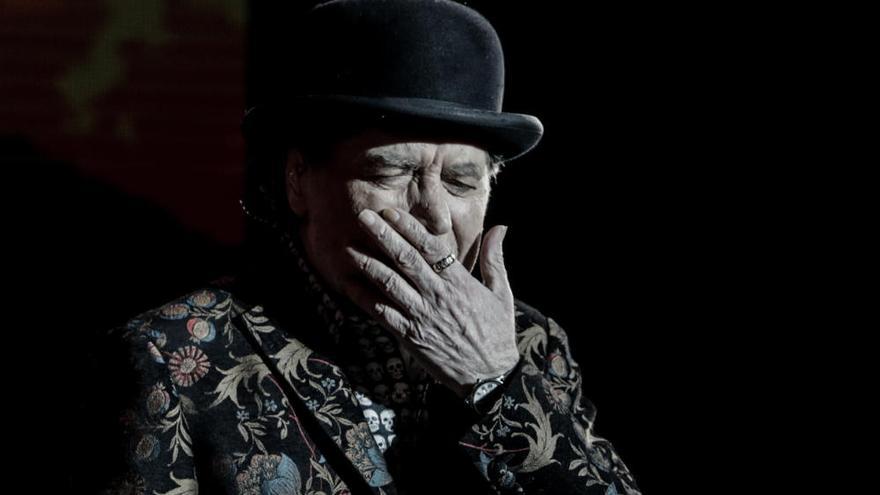 Joaquín Sabina es operado con éxito tras su caída