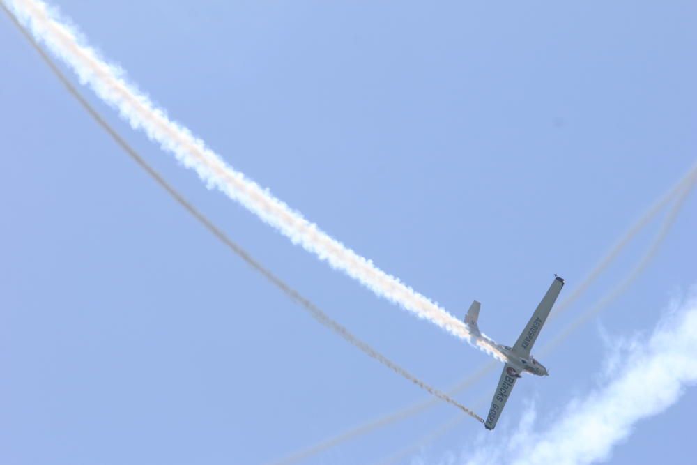 Cazas turcos, el F18 del Ejército del Aire, Vampir, Bucker, las unidades del Aeroclub de Málaga, la Patrulla Plus Ultra, el helicóptero del Cuerpo Nacional de Policía, una unidad de Jorge Macías, los Canadair o la Patrulla Aspa vuelan este domingo