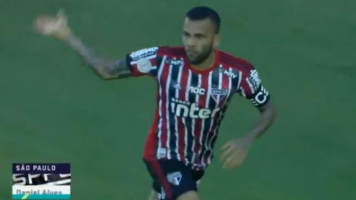 Dani Alves marcó en el Sao Paulo - Santos