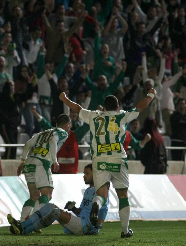 El Córdoba C.F. vence 3 a 1 al Huesca y duerme cuarto