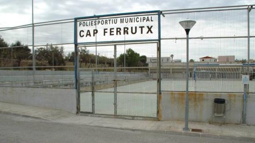Aspecto exterior del polideportivo municipal Cap Ferrutx.