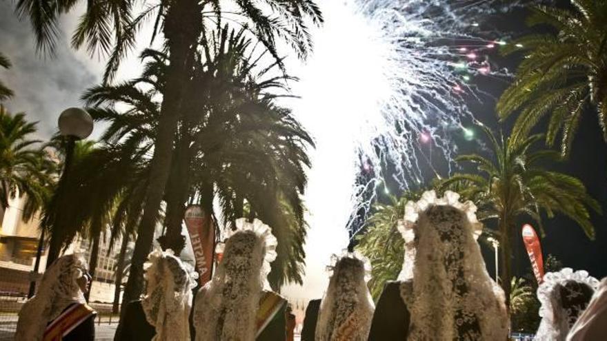 La pirotecnia Turis abre el concurso de mascletás nocturnas en Passeig de Gómiz