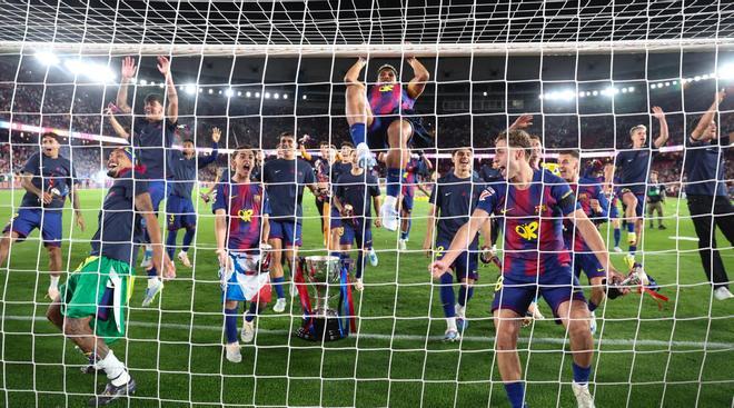 La historia que hay detrás de la bandera de Gavi en las celebraciones de la Liga
