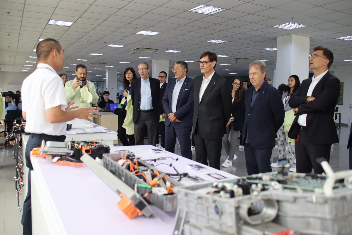 Illa comienza su último día en China con una agenda centrada en el sector de la automoción