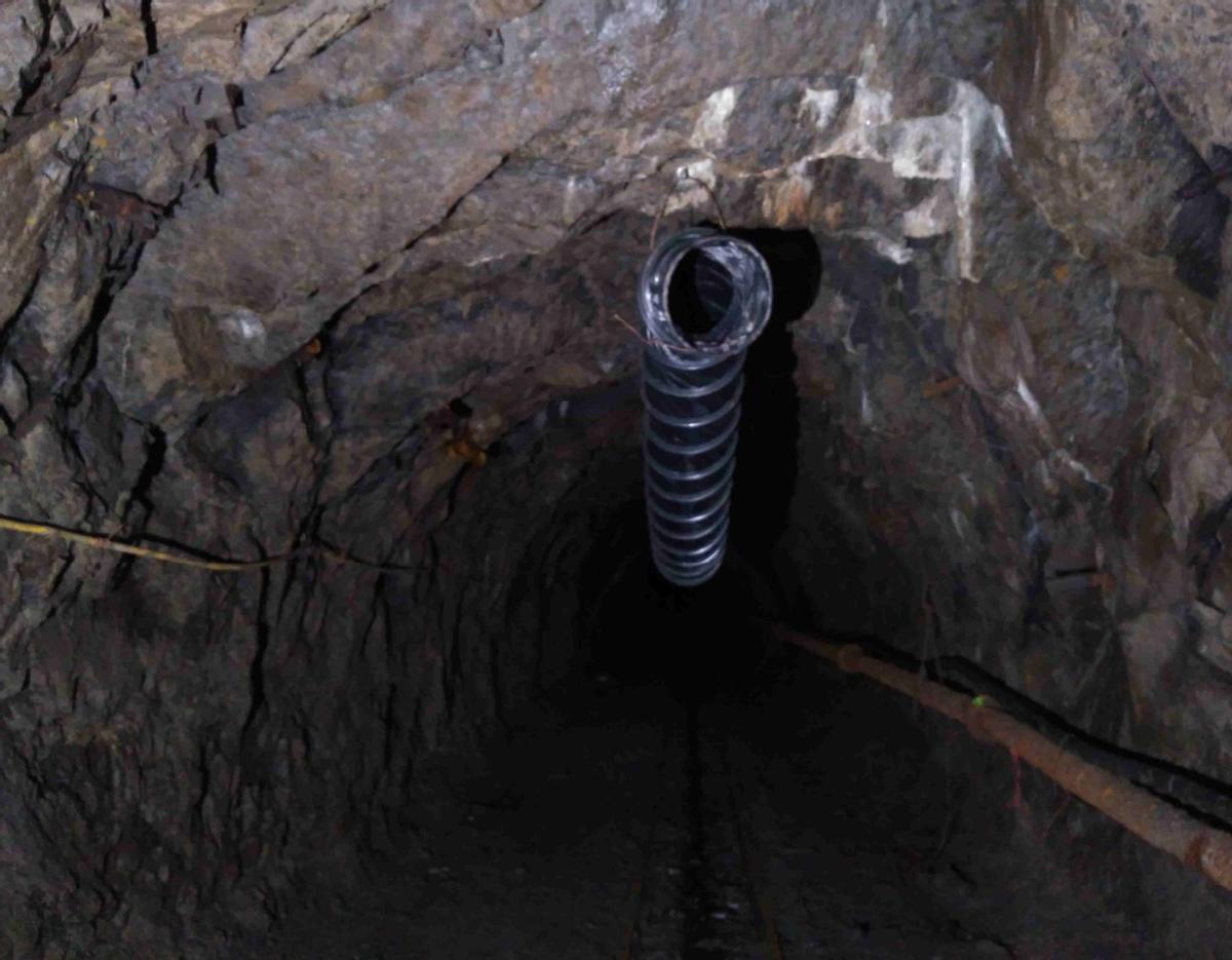 EN IMÁGENES: Así era "el peor de los chamizos": el espacio angosto y en riesgo de derrumbe en el que trabajaban los mineros que murieron en Cerredo