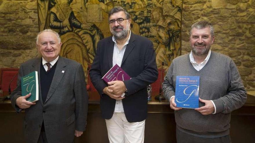 Xesús Alonso Montero, Xosé Ramón Pena y Manuel Bragado, ayer en A Coruña. // J.Roller