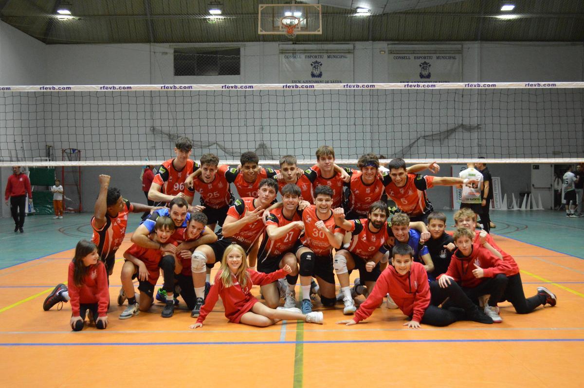 El Familycash Xátiva Voleibol masculino logró una gran victoria contra el cuarto clasificado Cratevo Vòlei Arenys por 3-1 .