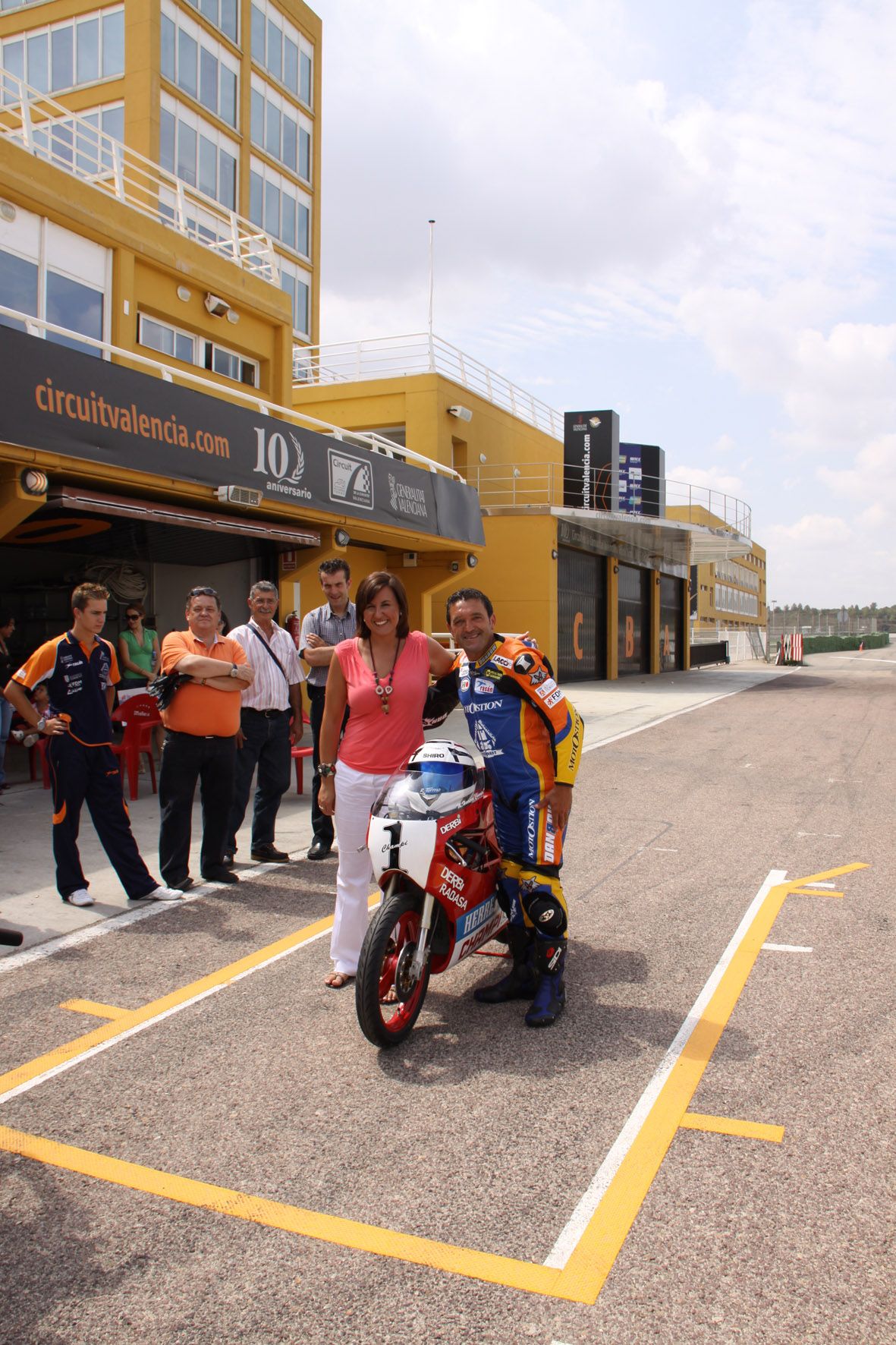 Con el motociclista torrentino Champi Herreros (2010).jpg