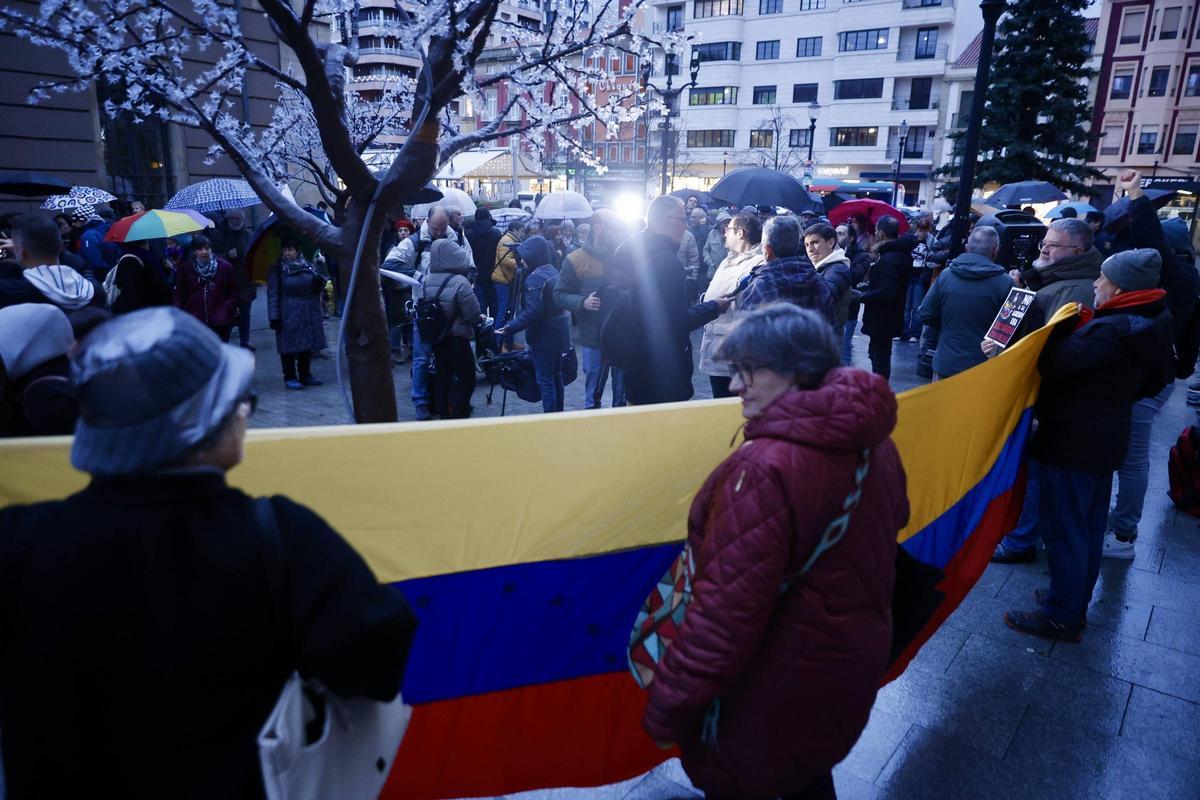 EN IMÁGENES: La manifestación en Gijón contra la intervención de EE UU en Venezuela EN IMÁGENES: La manifestación en Gijón contra la intervención de EE UU en Venezuela