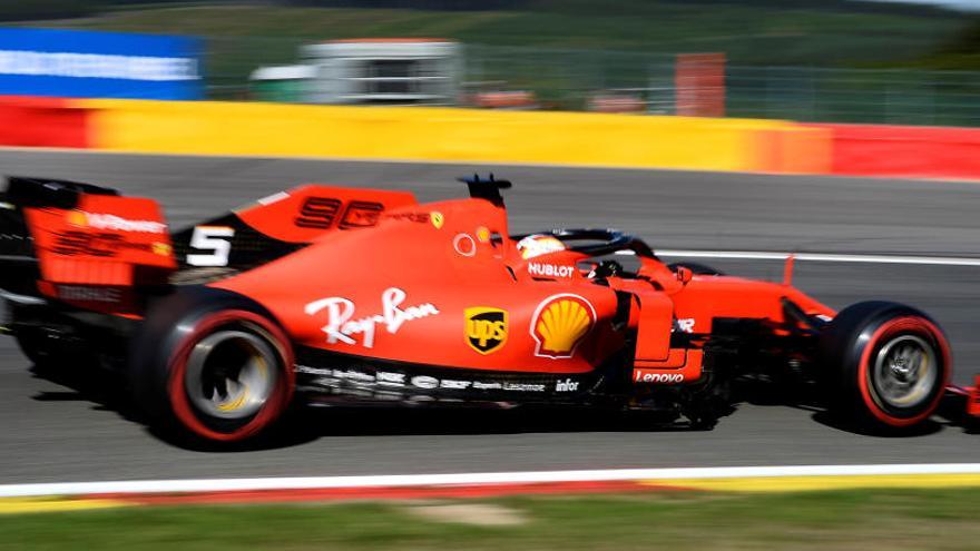 Ferrari lidera en los primeros entrenamientos.