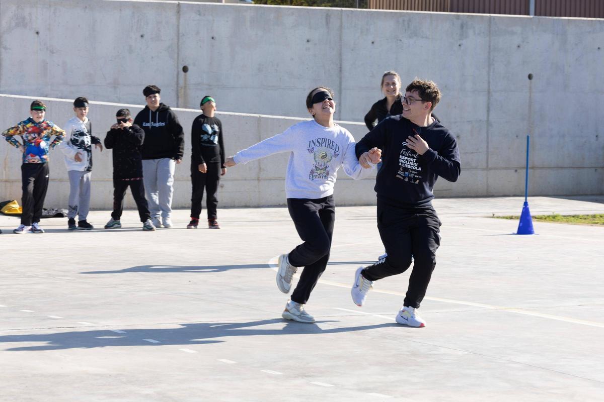 Las imágenes de la visita de la deportista paralímpica Marta Arce Payno al colegio Es Vedrà