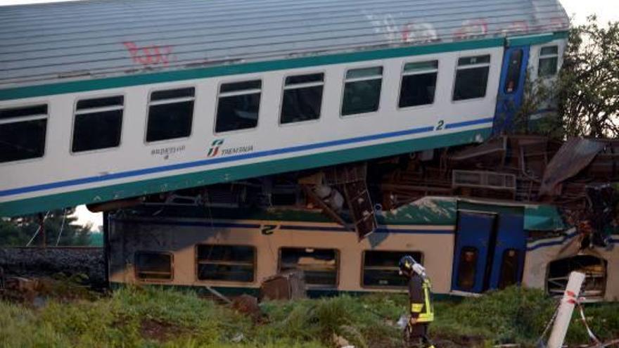 Itàlia Almenys 2 morts i 20 ferits en un xoc entre un tren i un camió