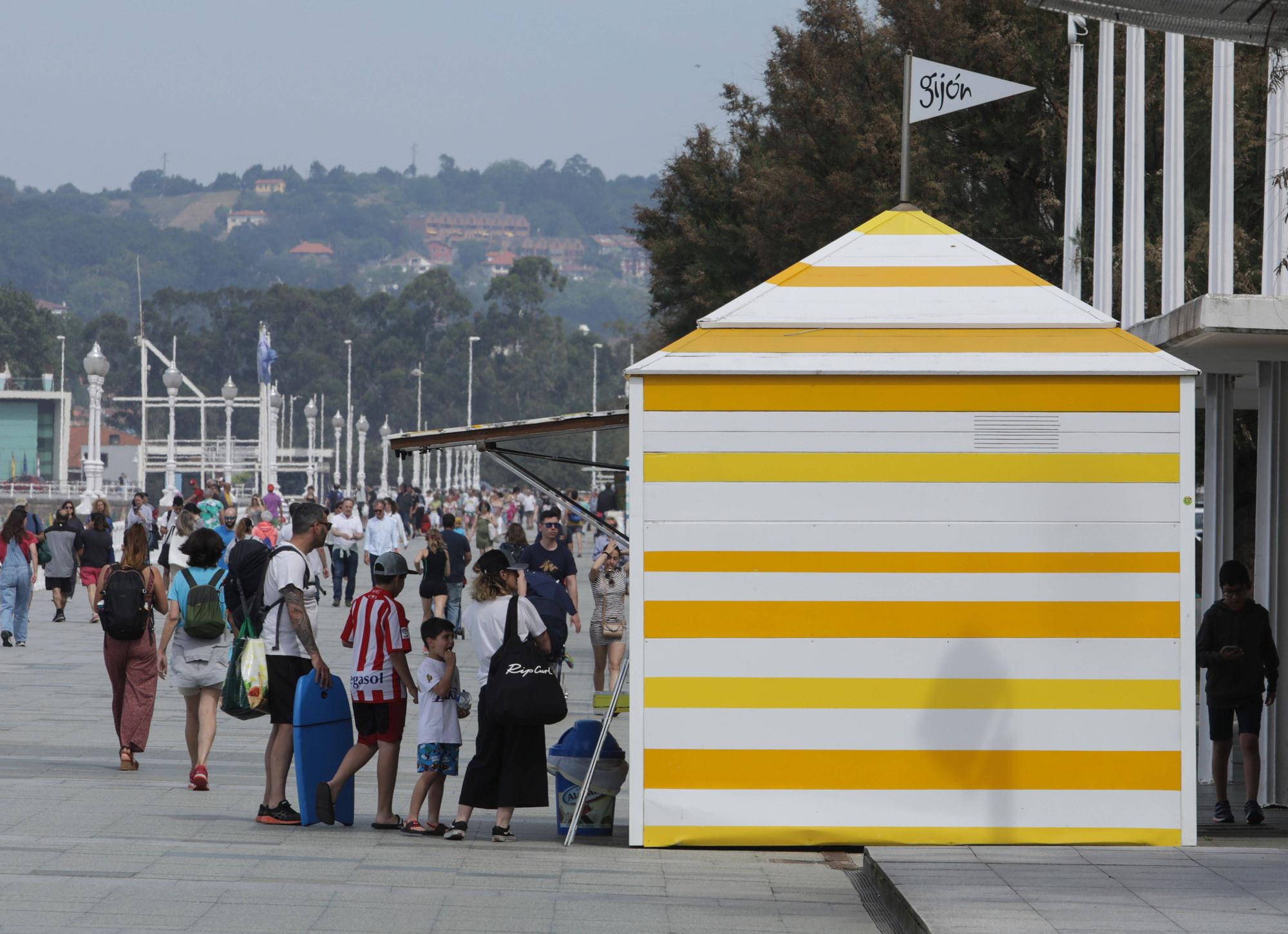 En imágenes: Las casetas de helados en Gijón ya están en verano