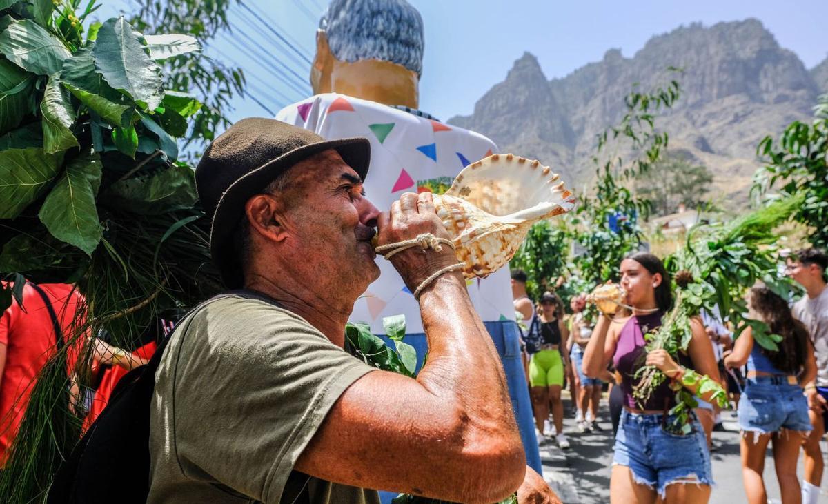 Imagen de archivo de un  asistente a la Rama del Valle de Agaete, que se celebra  este fin de semana.  | LP/DLP