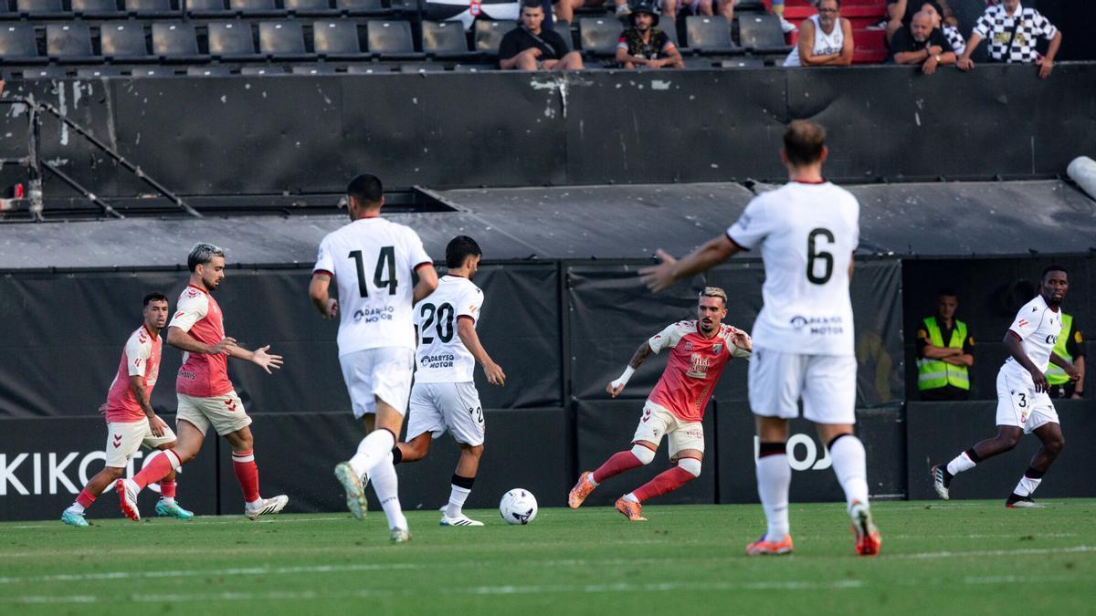 Foto del AD Ceuta 2-1 Málaga CF, cuarto amistoso esta pretemporada, en el que los locales se llevaron el Trofeo ‘Ciudad de Ceuta’. Primera derrota malaguista en esta preparación para la vuelta a Primera.